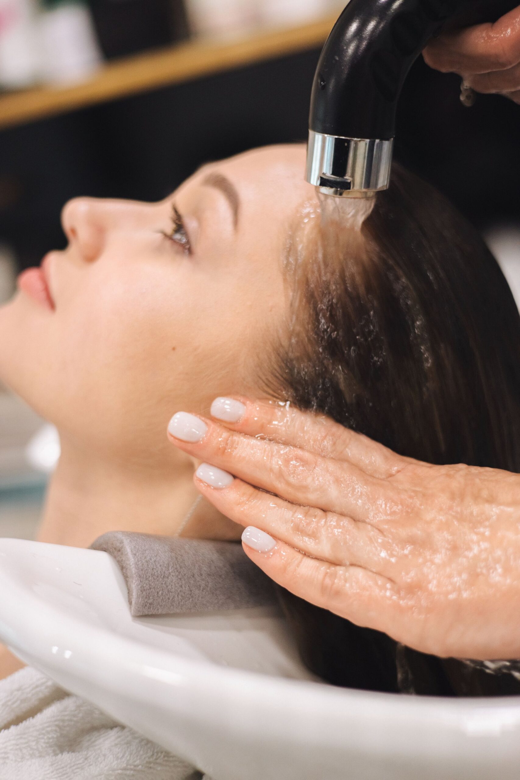 Haarwäsche beim Head Spa